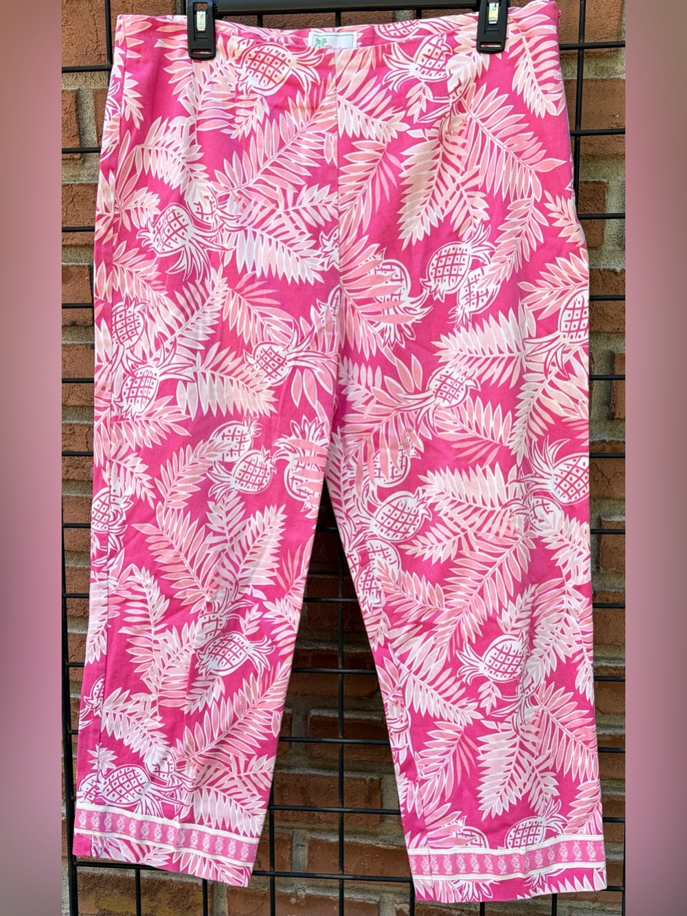 Bamboo Traders Pink & White Tropical Print Capris